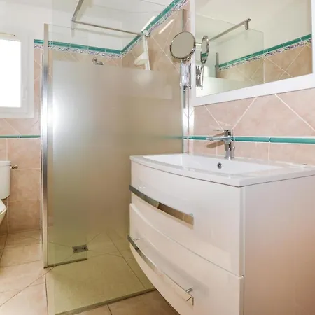 3 Bedroom In بيت للعطل